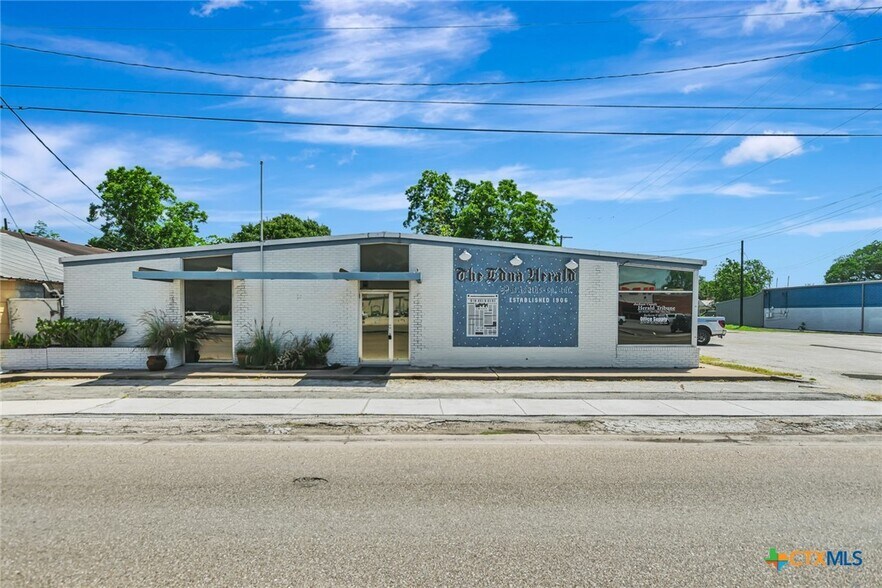 306 N Wells St, Edna, TX à vendre - Photo de l’immeuble – Image 1 sur 42