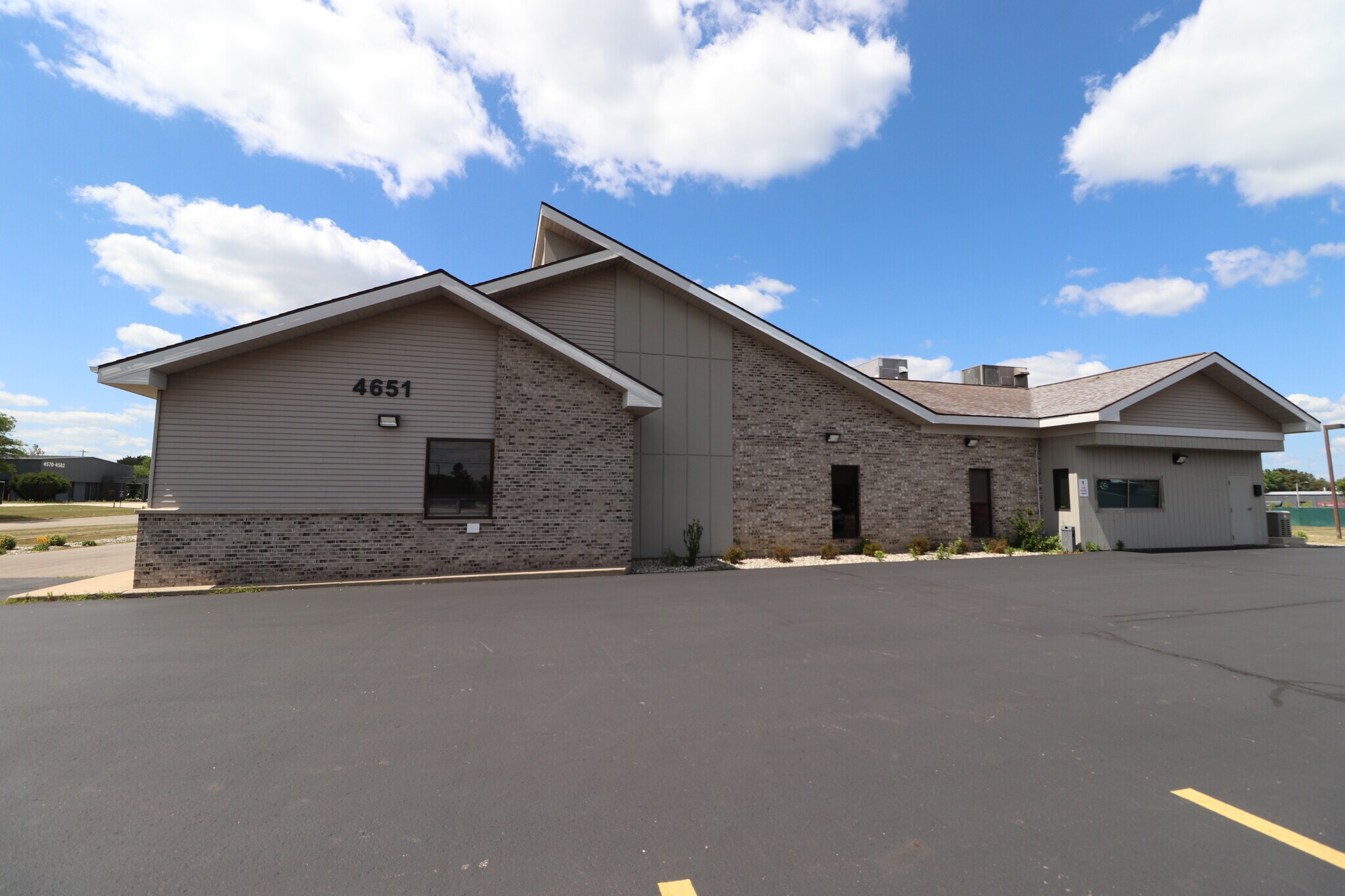 4651 W Dickman Rd, Battle Creek, MI à vendre Photo de l’immeuble– Image 1 sur 24