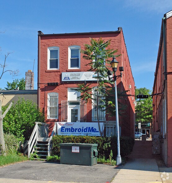 41 E Main St, Riverhead, NY à vendre - Photo de l’immeuble – Image 2 sur 12