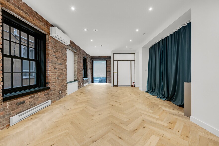 754-762 Rue Saint-Paul O, Montréal, QC à louer - Photo de l’immeuble – Image 3 sur 9