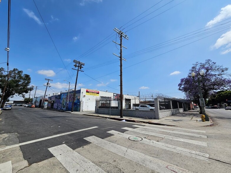 3300 S Broadway, Los Angeles, CA 90007 portefeuille de 2 biens à vendre sur LoopNet.fr - Photo de l’immeuble – Image 2 sur 33