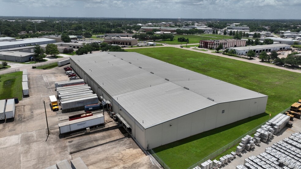 5808 Berry Brook Dr, Houston, TX à vendre - Photo de l’immeuble – Image 2 sur 6