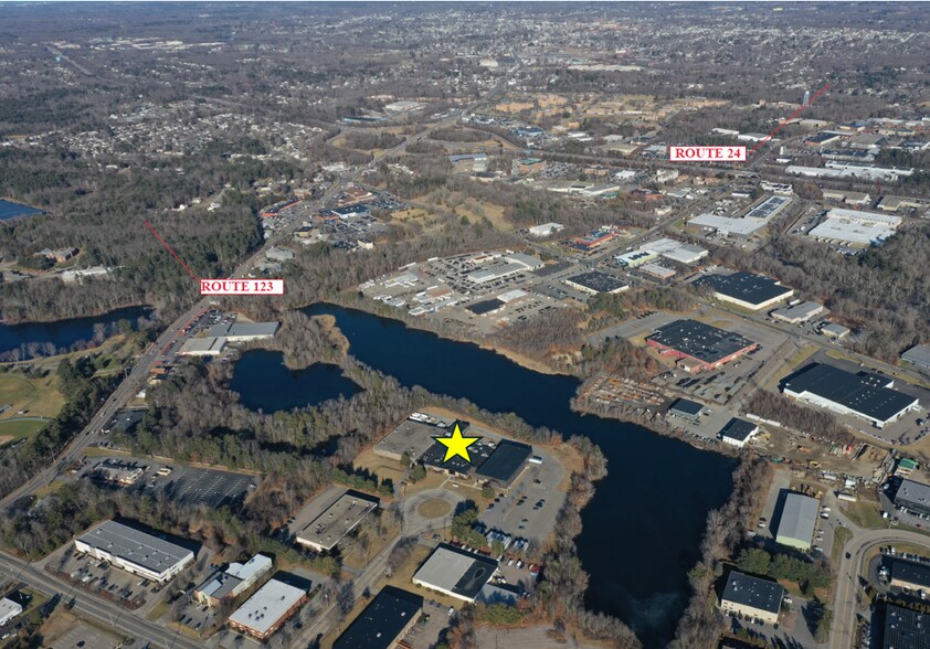 1 Norfolk Ave, South Easton, MA à vendre - Photo de l’immeuble – Image 2 sur 7