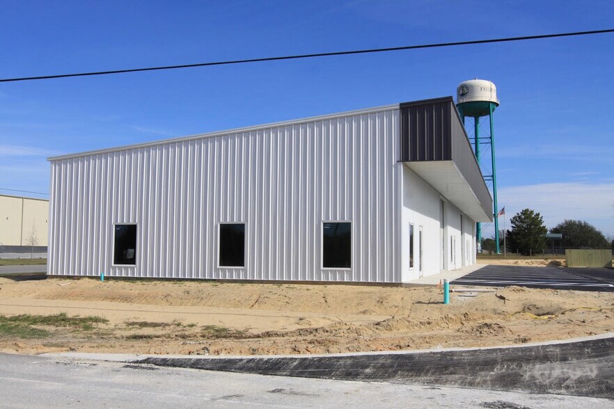 363 Bulldog Rd, Freeport, FL à louer - Photo principale – Image 1 sur 5