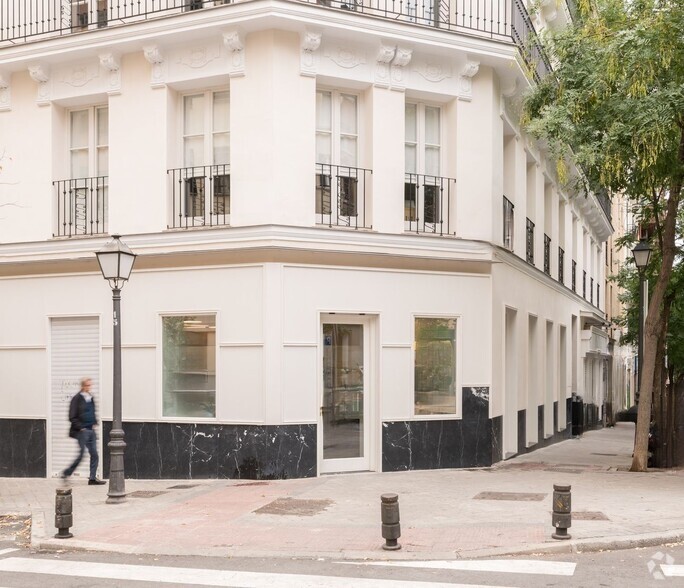 Immeuble residentiel dans Madrid, Madrid à vendre - Photo intérieure – Image 1 sur 1