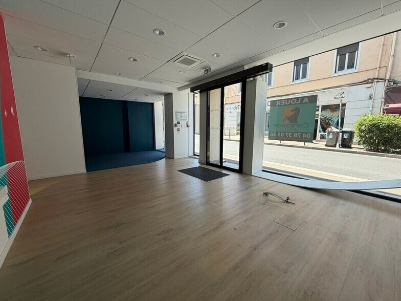 157 Grande Rue, OULLINS-PIERRE-BÉNITE à louer - Photo intérieure – Image 3 sur 10