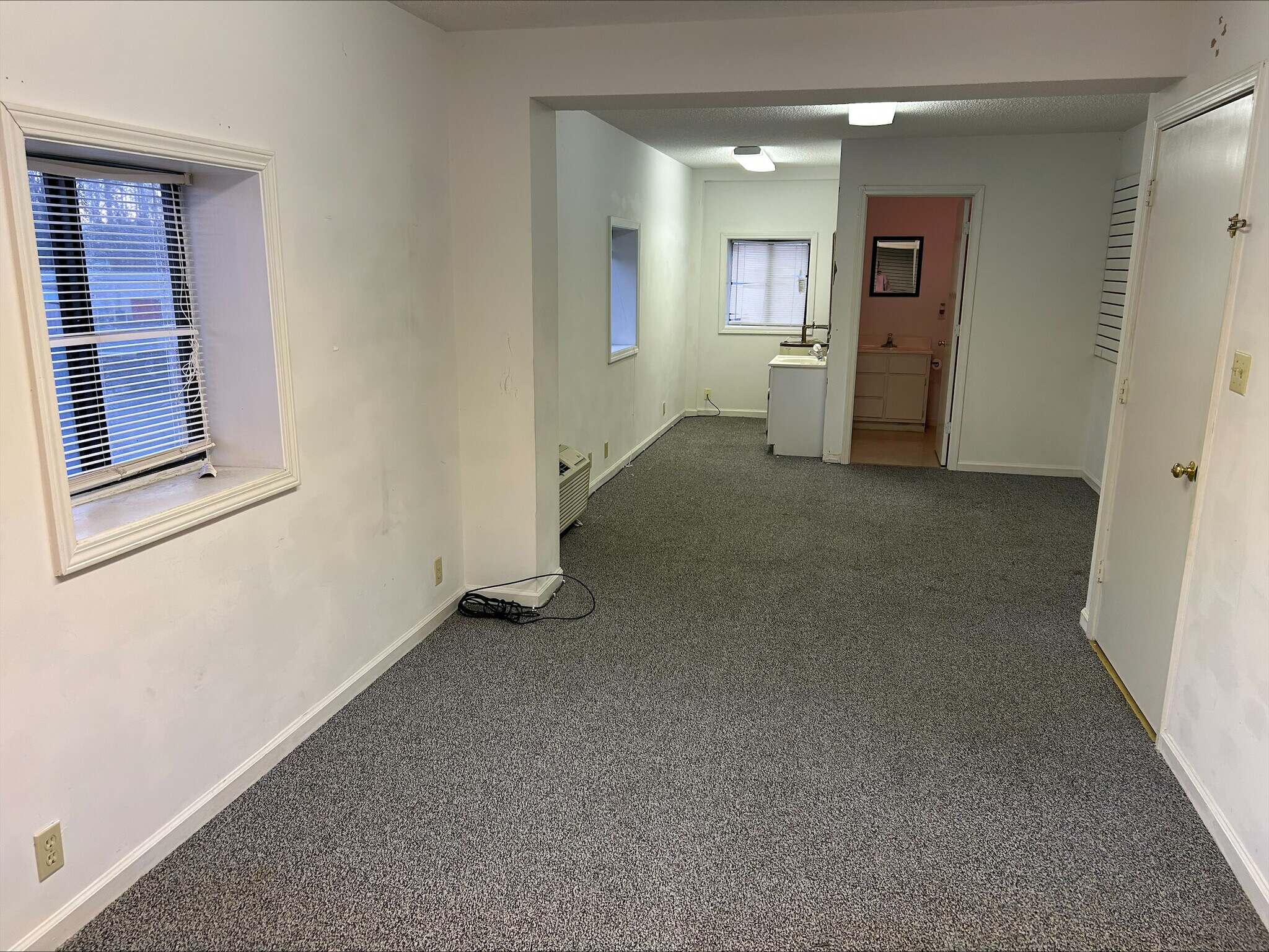 196 E Plaza Dr, Mooresville, NC à louer Photo intérieure– Image 1 sur 3