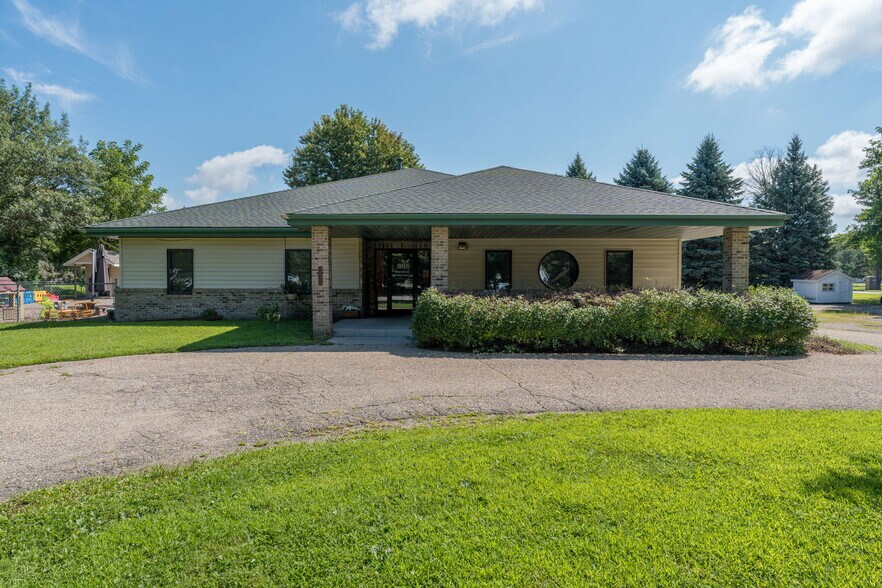 1500 Edgewood Blvd, North Mankato, MN à vendre - Photo principale – Image 1 sur 27