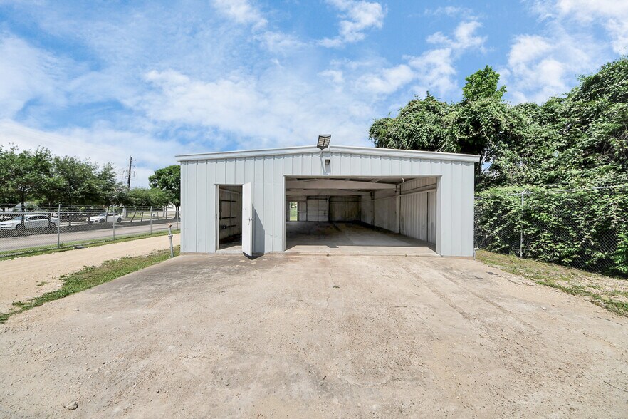 12024 Alief Clodine Rd, Houston, TX à vendre - Photo de l’immeuble – Image 2 sur 16