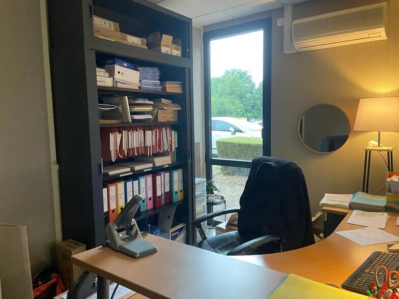 Bureau dans Orléans à vendre - Photo de l’immeuble – Image 2 sur 11