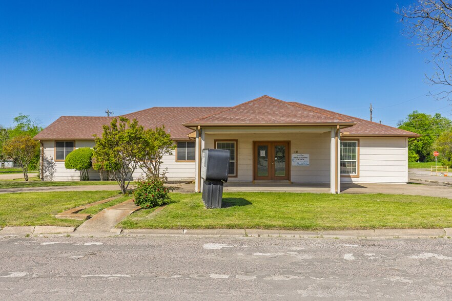 111 N Johnson St, Farmersville, TX à vendre - Photo de l’immeuble – Image 2 sur 30