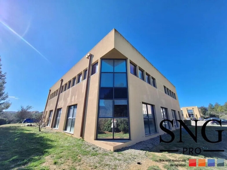 565 Rue René Descartes, Aix-en-Provence à louer - Photo de l’immeuble – Image 3 sur 11