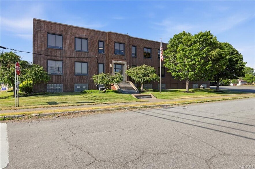 2558 Hamburg Tpke, Buffalo, NY à vendre - Photo de l’immeuble – Image 2 sur 22