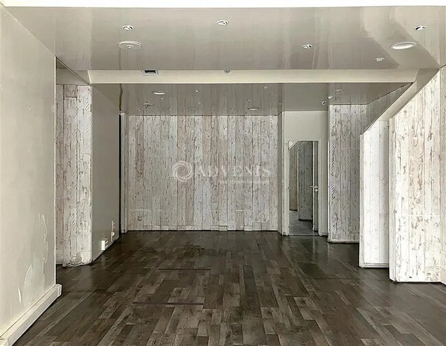 Plus de détails pour Local commercial à vendre