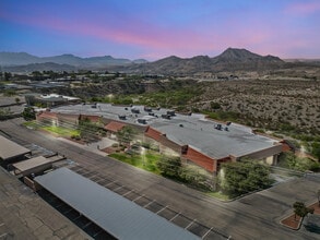 4445 N Mesa St, El Paso, TX à louer Photo de l’immeuble– Image 2 sur 7