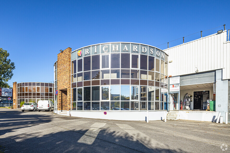 Local d’activités dans Fontenay-sous-Bois à louer - Photo de l’immeuble – Image 2 sur 7