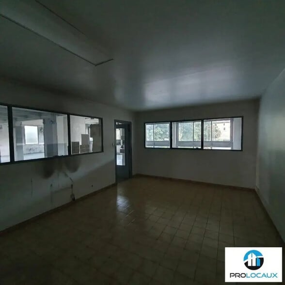 Bureau dans Voiron à louer - Photo de l’immeuble – Image 3 sur 18