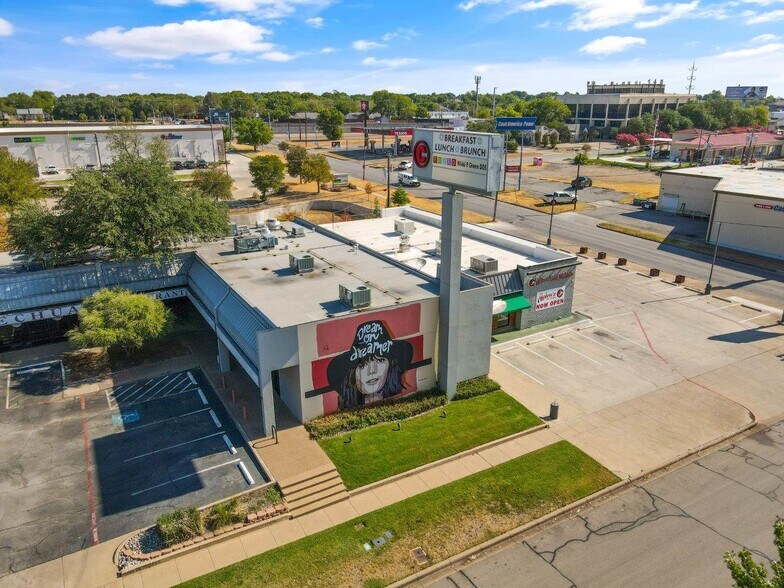 5700-5730 Locke Ave, Fort Worth, TX à louer - Photo de l’immeuble – Image 3 sur 23