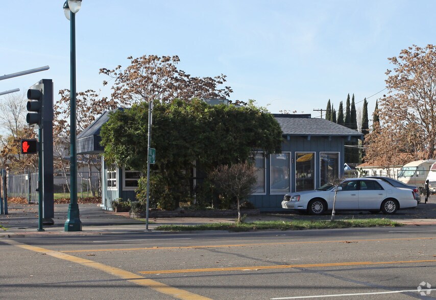 1 N Cherokee Ln & 543 E Pine St, Lodi, CA à vendre - Photo de l’immeuble – Image 3 sur 3