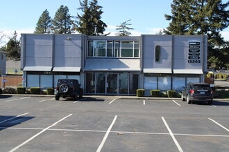 12202 Pacific Ave S, Tacoma, WA à vendre Photo intérieure– Image 1 sur 6