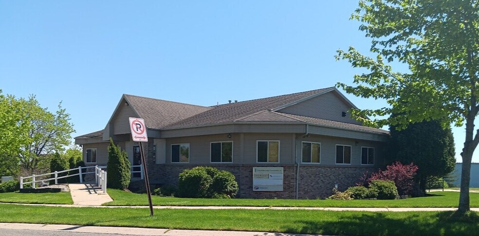 2524 Woodmeadow Dr SE, Grand Rapids, MI à louer - Photo de l’immeuble – Image 1 sur 9