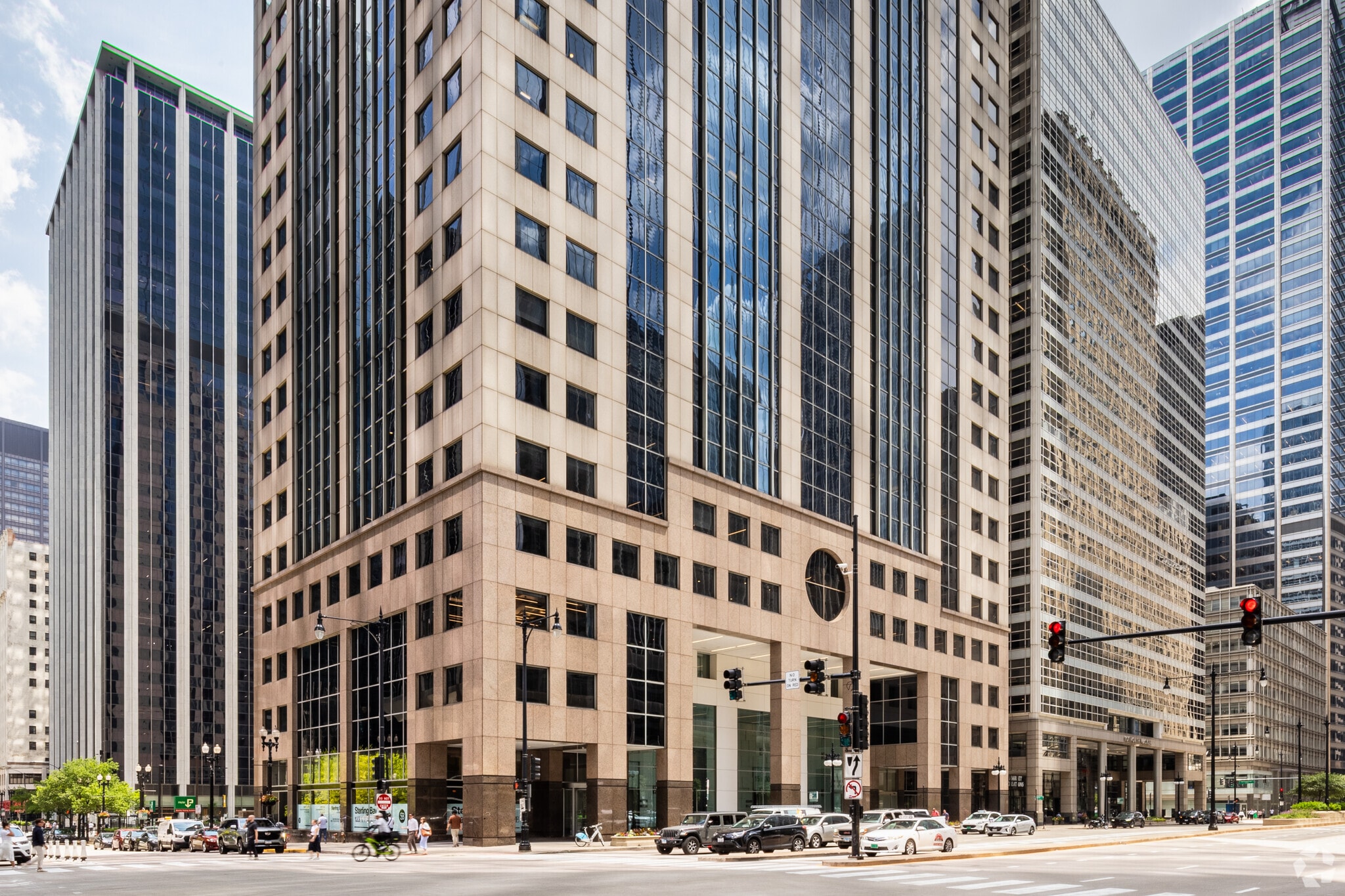 123 N Wacker Dr, Chicago, IL à louer Photo principale– Image 1 sur 16