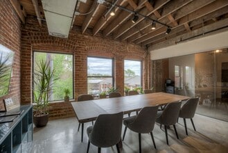 3814 Farnam St, Omaha, NE à louer Photo intérieure– Image 2 sur 7