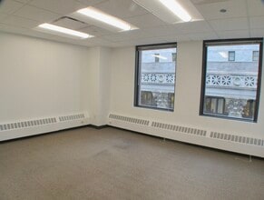 100 N LaSalle St, Chicago, IL à louer Photo intérieure– Image 1 sur 5