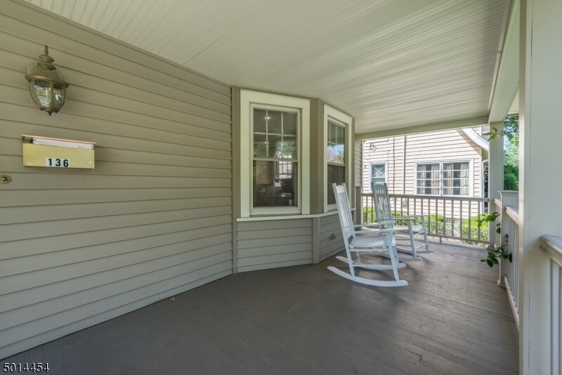 136 Saint Paul St, Westfield, NJ à louer - Photo de l’immeuble – Image 3 sur 15