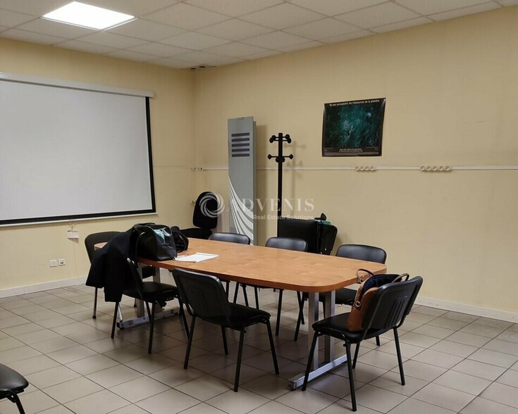 Local d'activités dans Saint-Cyr-sur-Loire à vendre - Photo intérieure – Image 3 sur 12