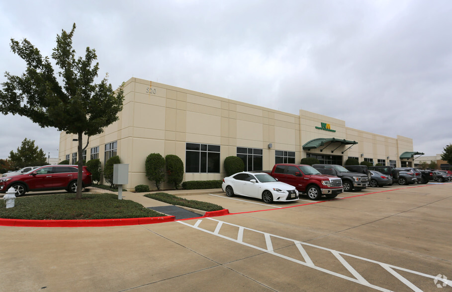 520 E Corporate Dr, Lewisville, TX à louer - Photo principale – Image 1 sur 5