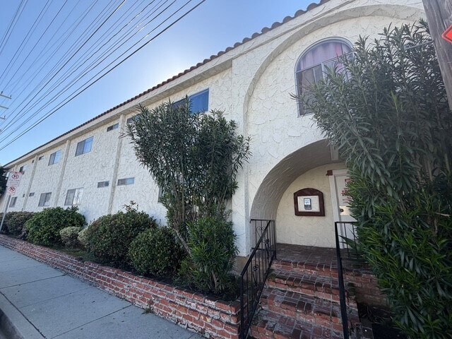 25711 Frampton Ave, Harbor City, CA à vendre - Photo de l’immeuble – Image 1 sur 5