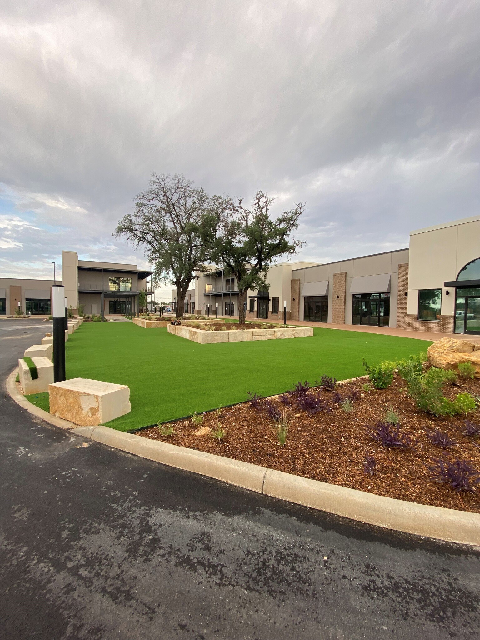 SE Military Rd & SW New Braunfels Ave, San Antonio, TX à louer Photo de l’immeuble– Image 1 sur 4