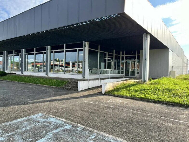Local d'activités dans Brumath à vendre - Photo de l’immeuble – Image 3 sur 12
