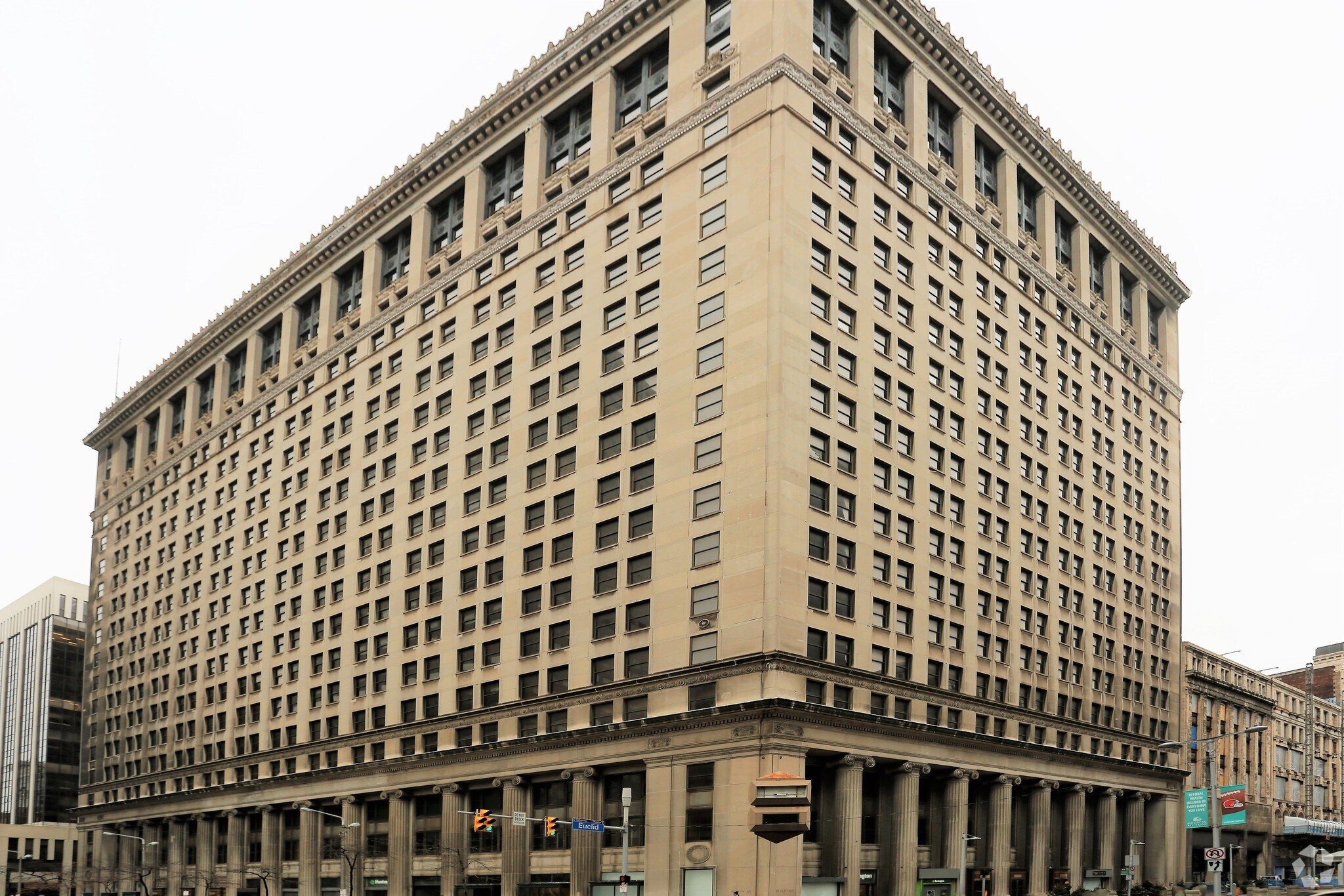 925 Euclid Ave, Cleveland, OH à vendre Photo principale– Image 1 sur 10