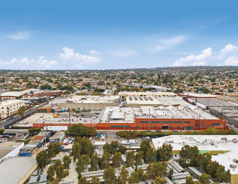 6007 S St Andrews Pl, Los Angeles, CA à vendre - Photo de l’immeuble – Image 3 sur 7