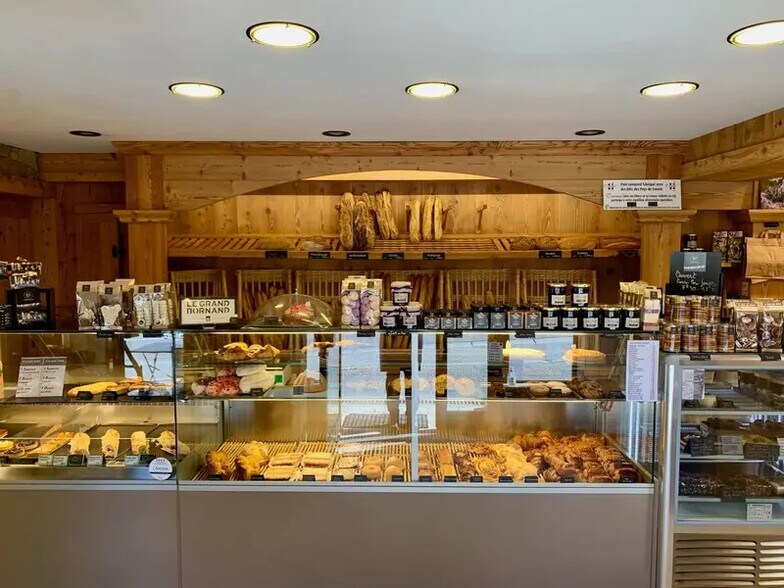 Local commercial dans Le Grand-Bornand à vendre - Photo de l’immeuble – Image 2 sur 8