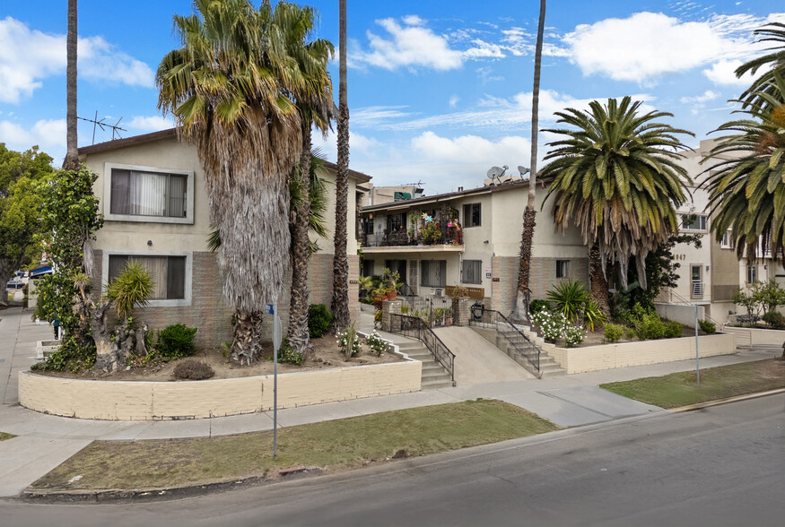 4955 Rosewood Ave, Los Angeles, CA à vendre - Photo de l’immeuble – Image 2 sur 9