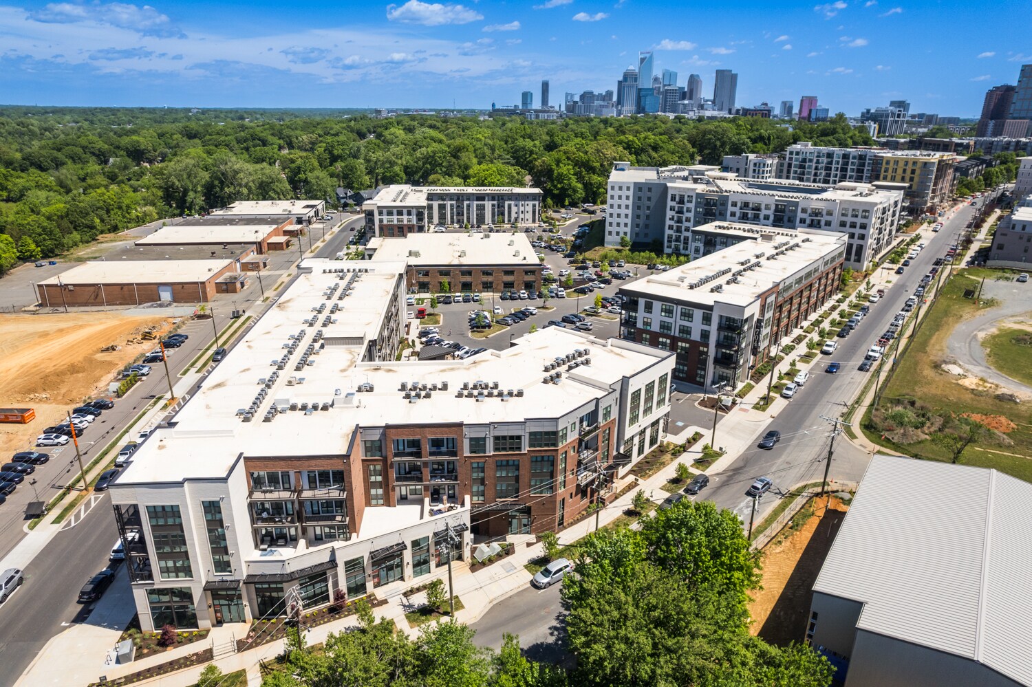 704 W Tremont Ave, Charlotte, NC à louer Photo principale– Image 1 sur 6