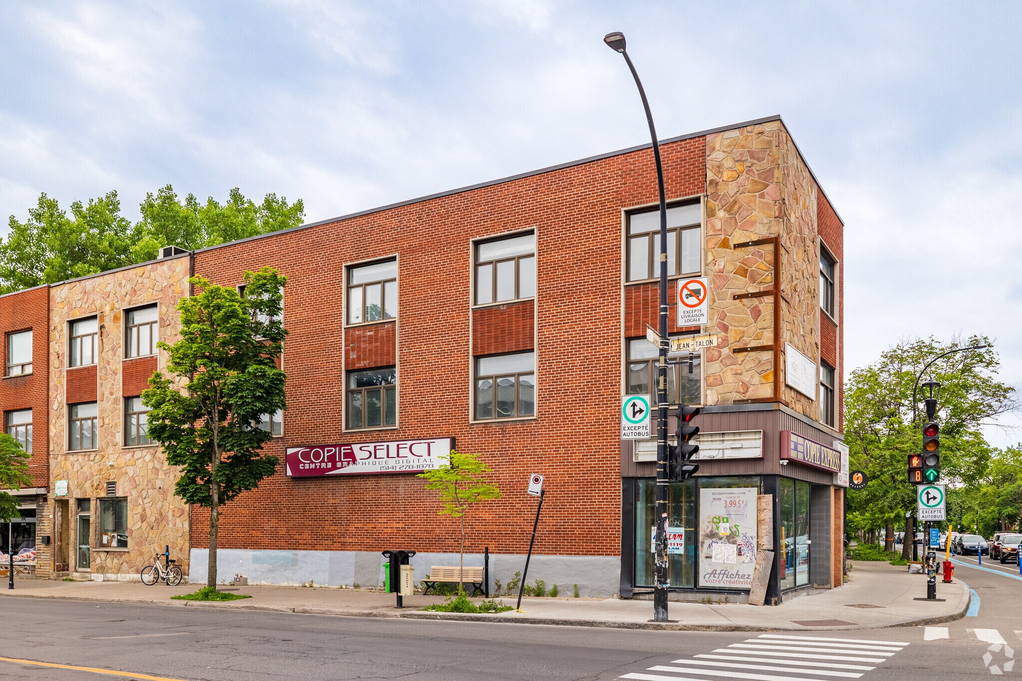 7160-7164 Rue Saint-Denis, Montréal, QC à louer Photo principale– Image 1 sur 4