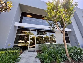 630 W Lambert Rd, Brea, CA à louer Photo de l’immeuble– Image 2 sur 21