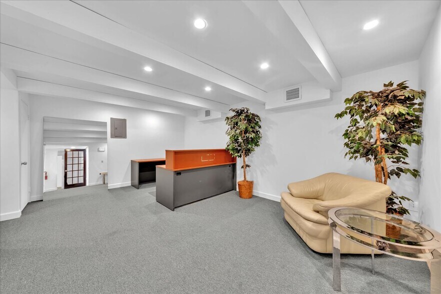 500 NE 25th St, Pompano Beach, FL à louer - Photo de l’immeuble – Image 3 sur 39