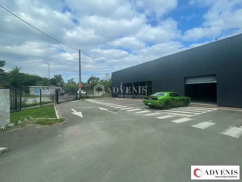 Local d’activités dans VILLENAVE-D'ORNON à louer - Photo de l’immeuble – Image 1 sur 8