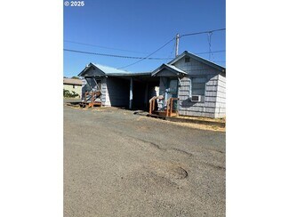 Plus de détails pour 230 NW Main St, Winston, OR - Logement à vendre
