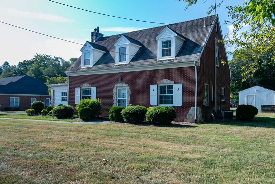 1540 Apperson Dr, Salem, VA à vendre - Photo de l’immeuble – Image 3 sur 50