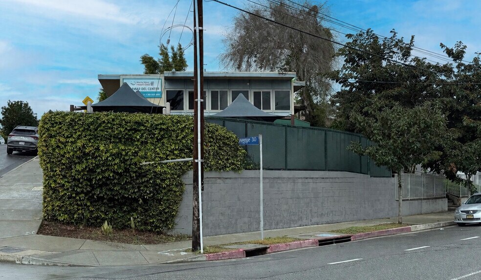 2415 W Avenue 30, Los Angeles, CA à vendre - Photo de l’immeuble – Image 2 sur 13