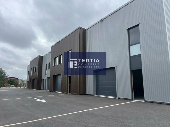 Plus de détails pour Local d'activités à louer