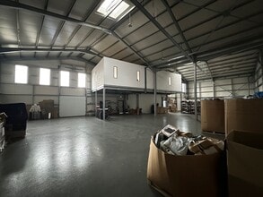 33 Rue Des Entrepreneurs, Carrières-sur-Seine à louer Photo intérieure– Image 1 sur 5