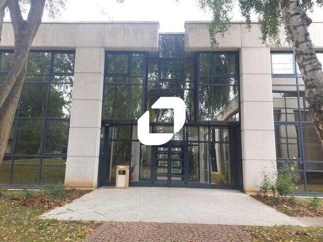 Plus de détails pour Boulevard Des Chênes, Guyancourt - Bureau à louer