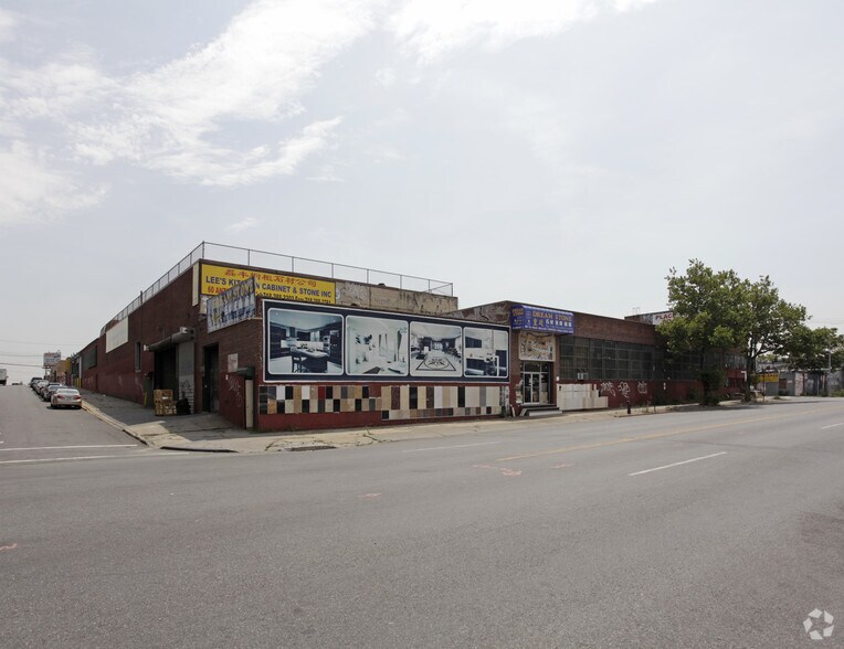 95 Lombardy St, Brooklyn, NY à louer - Photo de l’immeuble – Image 2 sur 5